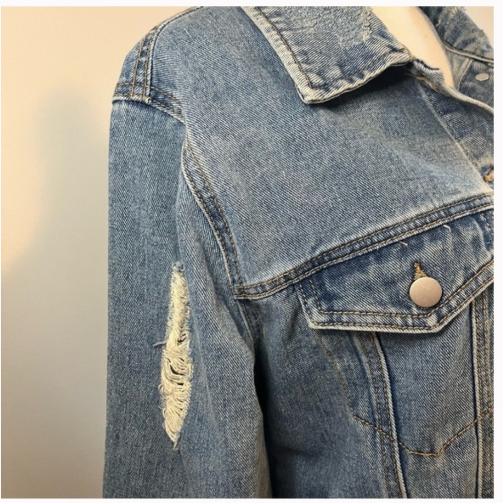 Floral l’Amour Rose 🌹
Embroidered Distressed
Denim Jacket S-M Boho Festival - Picture 11 of 15